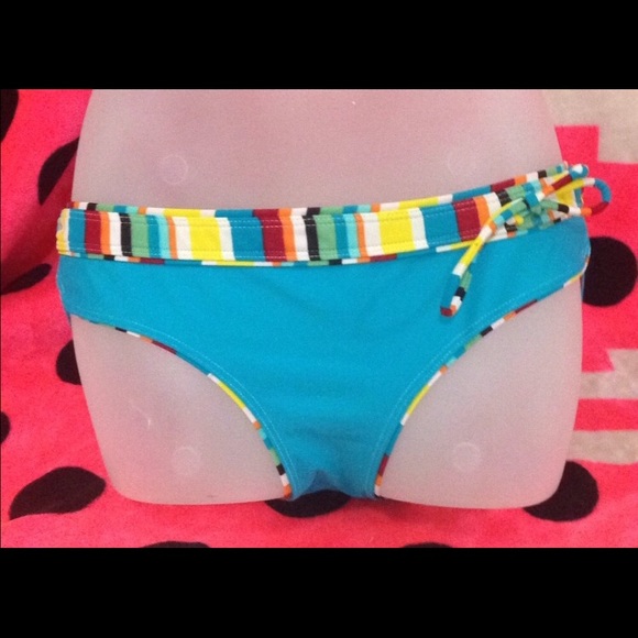 Split Bikini! - Picture 2 of 4